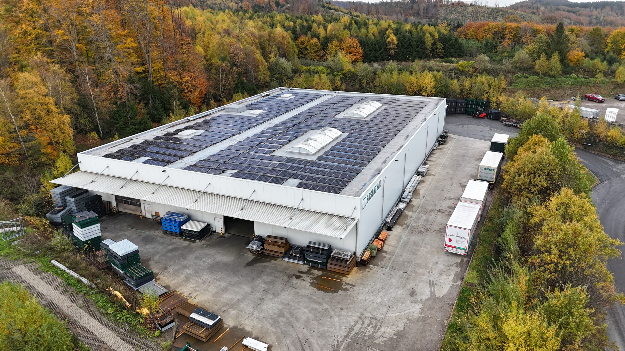 Hochwertige Produktions- und Lagerhalle mit ca. 2400m ²